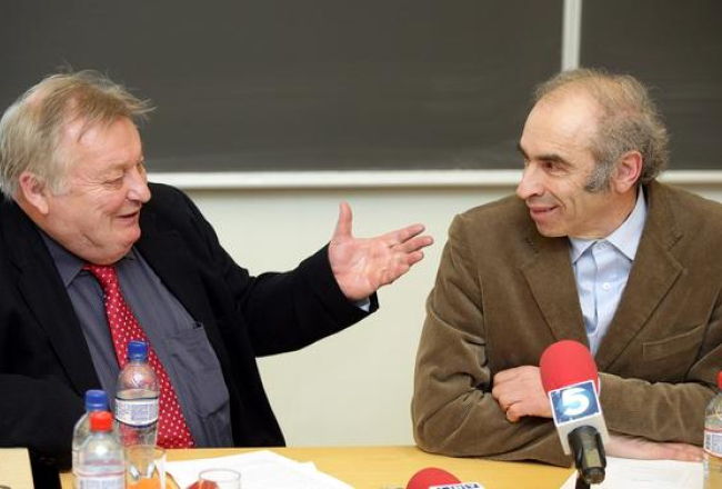 Baltijas Starptautiskā ekonomikas politikas studiju centra direktors Alfreds Vanags (no kreisās) un Latvijas Universitātes ekonometrijas profesors Mihails Hazans preses konferencē pēc prezentācijas "Strukturāls vai ciklisks? Bezdarbs Latvijā kopš 2008.-2009.gada krīzes" par jaunākajiem pētījumiem par Latvijas darba tirgu. Foto: Ieva Čīka, LETA