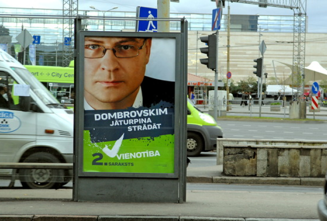 "Vienotības" priekšvēlēšanu plakāts pirms 10.Saeimas vēlēšanām. Foto: Gints Ivuškāns, F64
