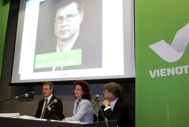 "Vienotības" triju partiju līderi un premjers Valdis Dombrovskis. Foto: Raitis Plauks, F64