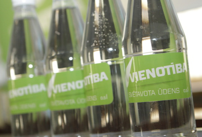 Vienotības ūdens. Foto: Jānis Saliņš, F64