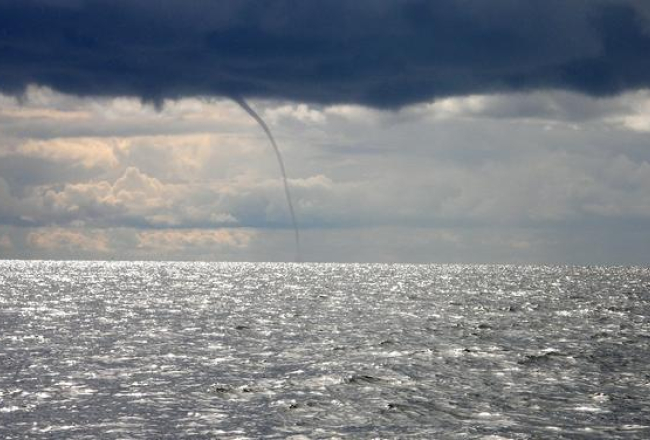 Neliels virpulis Rīgas jūras līcī ap Roņu salu pirms pāris gadiem. Foto: Romāns Šklenniks, LETA