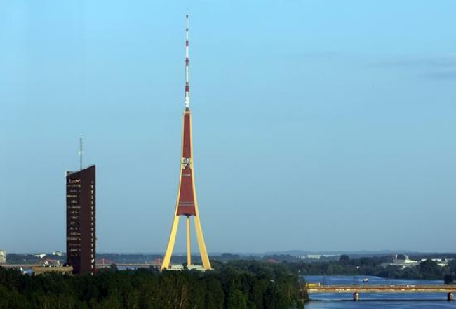 Latvijas televīzijas augstceltne un TV tornis Zaķusalā. Foto: Edijs Pālens, LETA