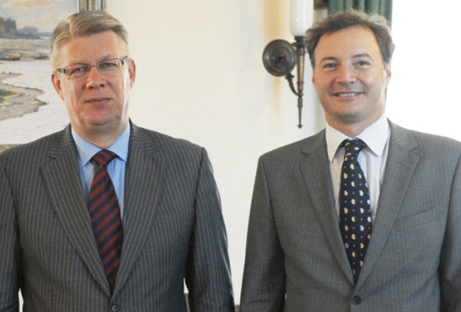 Latvijas prezidents Valdis Zatlers (K) un EK pārstāvis Gabriele Džudiče (L). Autore - Ieva Čīka, LETA