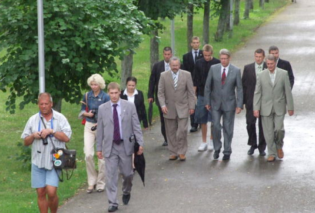 Aizsargu stādītā liepu aleja pirms nociršanas. Foto no biedrības albuma.