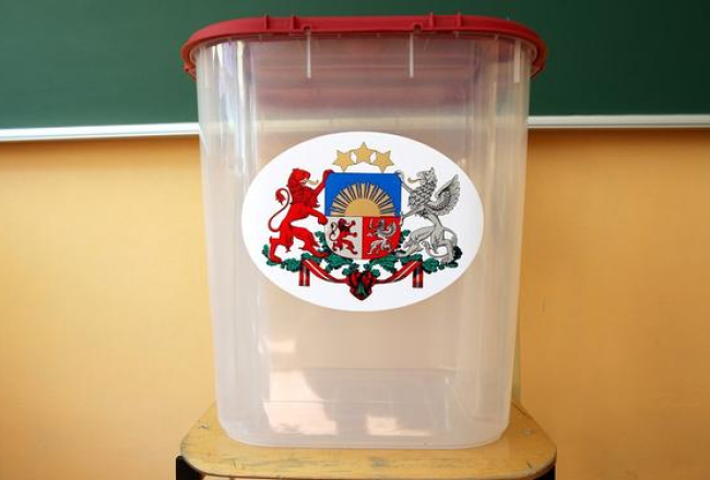Balsošanas kaste. Foto: Ieva Čīka, LETA