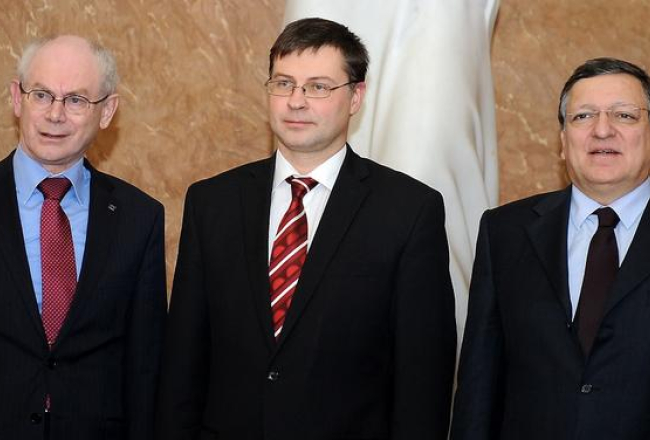 Eiropadomes priekšsēdētājs Hermans van Rompejs (no kreisās), Ministru prezidents Valdis Dombrovskis un Eiropas Komisijas priekšsēdētājs Žozē Manuels Barrozu tikšanās laikā Ministru kabinetā. Foto: Ieva Lūka, LETA