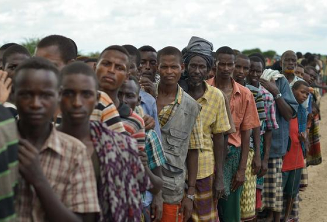 Somālijas bēgļi gaida ANO pārtikas palīdzību. Foto: AFP/LETA