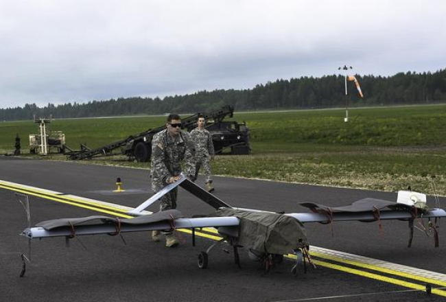 Bezpilota lidmašīna Lielvārdes lidlaukā. Foto: Gints Ivuškāns, F64