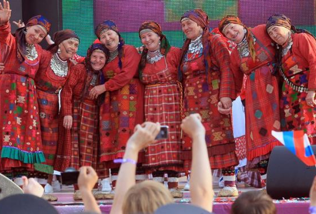 Arī Eirovīzijas "zvaigznes" - grupa "Buranovskije babuški" - parakstījušas atbalsta vēstuli Putina politikai Ukrainā. Foto: EPA/LETA