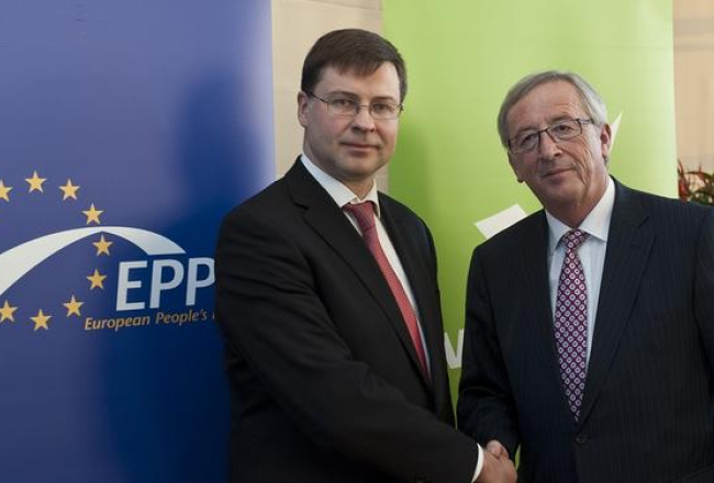 Valdis Dombrovskis (no kreisās) tikšanās laikā Latvijā ar Žanu Klodu Junkeru. Foto: Gints Ivuškāns, F64