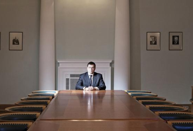 Valdis Dombrovskis pie valdības galda. Foto: Reinis Hofmanis, F64