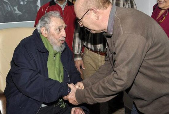 Fidels Kastro izstādes atklāšanā Havanā. Foto: EPA/LETA