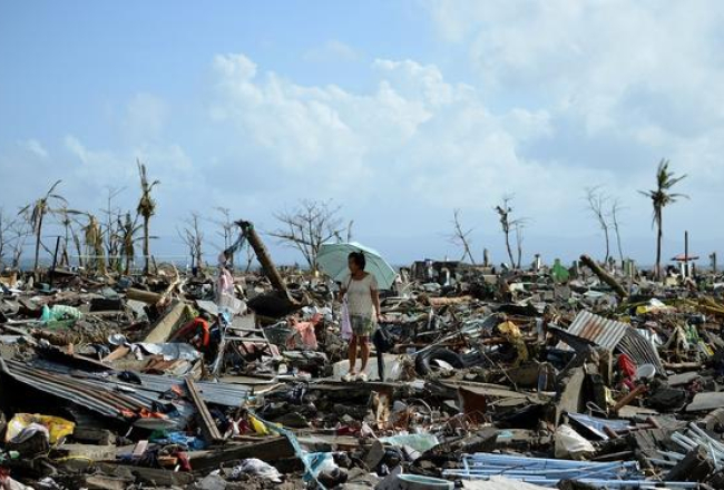 Taifūna postījumi Filipīnu pilsētā Taklobanā. Foto: AFP/LETA
