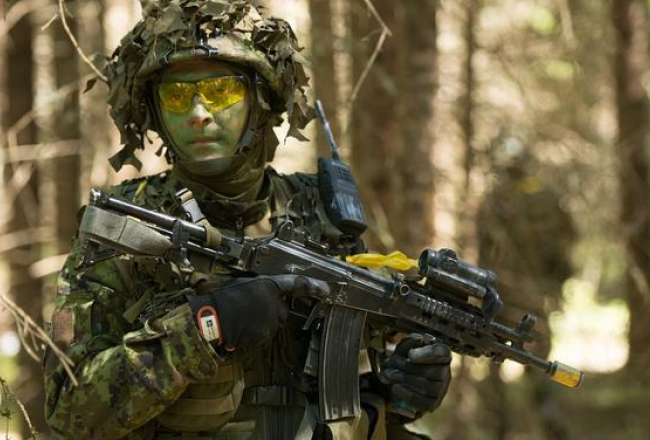 Igauņu karavīrs NATO mācībās šogad. Foto: AFP/LETA