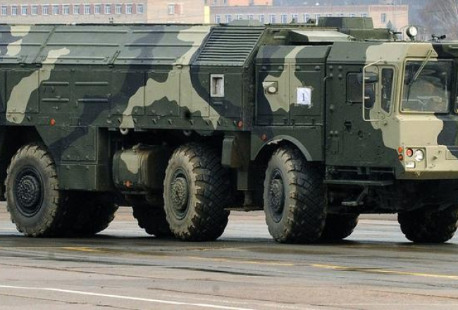 Krievijas ballistiskās raķetes "Iskander" parādē Maskavā. Foto: AFP/LETA