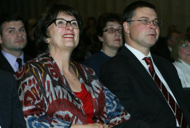 ''Vienotības'' Eiroparlamenta vēlēšanu ''lokomotīves'' Sandra Kalniete un Valdis Dombrovskis. Foto: Ivo Blūms, F64