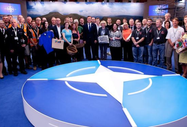 Lielbritānijas premjerministrs Deivids Kamerons pirms NATO samita Ņūportā tiekas ar ķeltu minoritātes pārstāvjiem. Foto: EPA/LETA