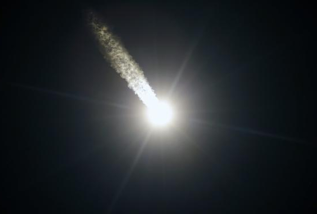 Kosmosa kuģis "Sojuz" startē. Foto: EPA/LETA