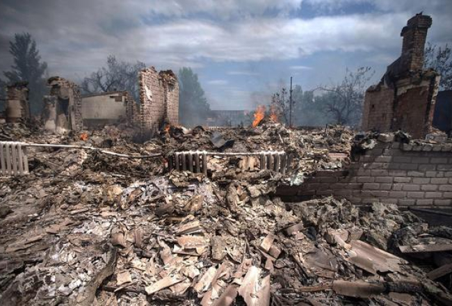 Luganskas apgabals. Kaujās sabombardēta māja. Foto: AFP/LETA