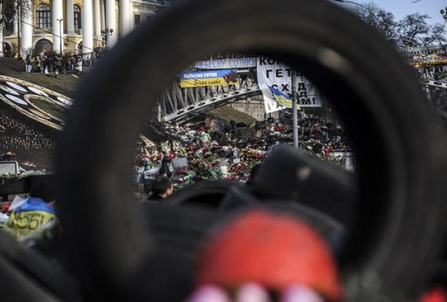 Kijevas Neatkarības laukums pēc nemieriem. Foto: AFP/LETA