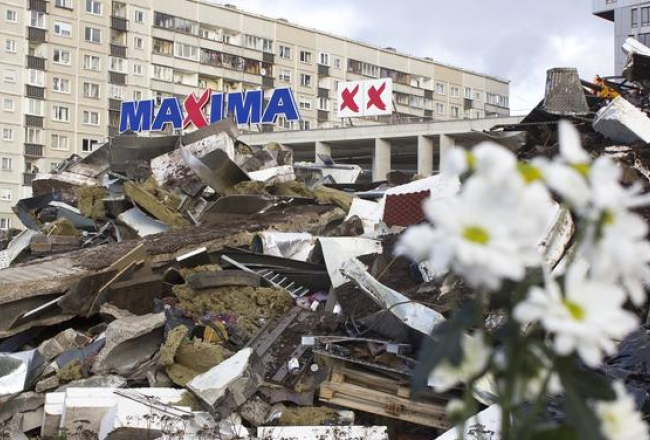 Pie sagruvušā lielveikala "Maxima" Zolitūdē. Foto: Veronika Simoņenkova, F64