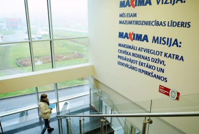 Uzraksts "Maxima Latvija" biroja telpās. Foto: ieva Lūka, LETA
