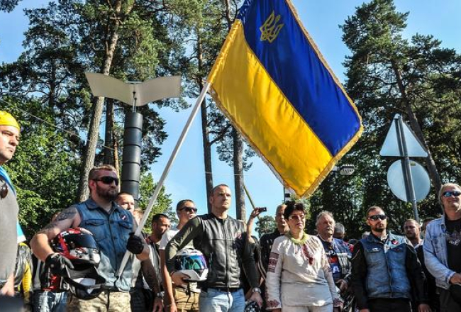 Latvijas motobraucēji Krievijas festivāla "Jaunais vilnis" laikā Jūrmalā sarīkoja protesta akciju pret Krievijas agresiju Ukrainā. Foto: Gints Ivuškāns, F64