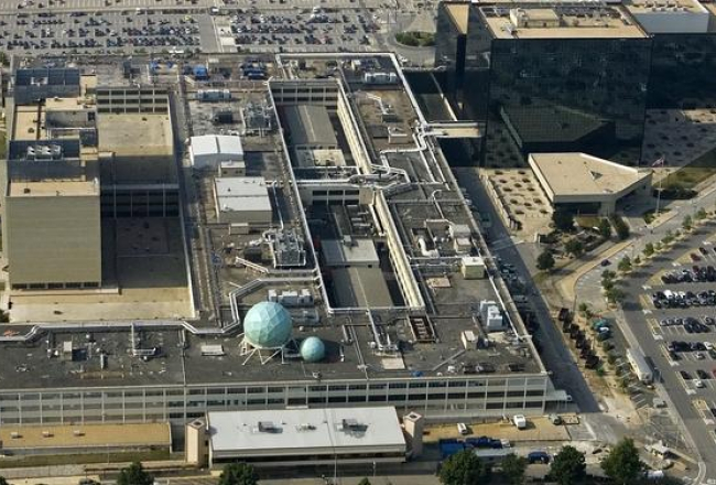 Nacionālās drošības aģentūras (NSA) mītne Merilendā. NSA, pēc bijušā aģenta Edvarda Snoudena ziņām, ir galvenā atbildīgā par vispārējas izsekošanas un noklausīšanās organizēšanu. Foto: AFP/LETA