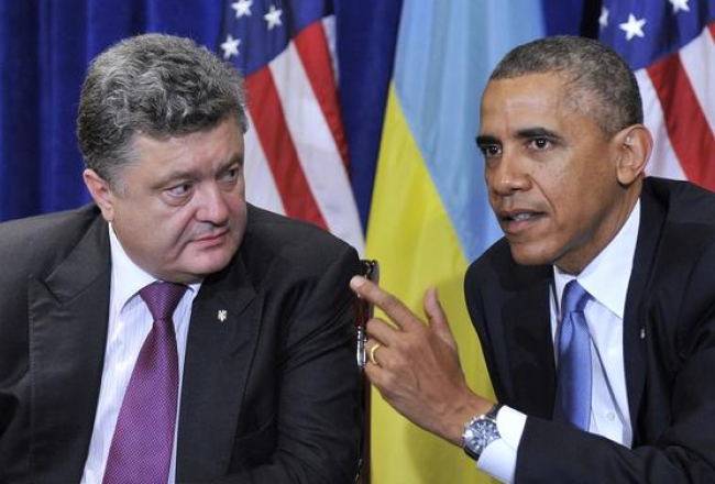 Ukrainas prezidents Petro Porošenko (no kreisās) tiekas ar ASV prezidentu Baraku Obamu. Foto: ITAR-TASS/LETA