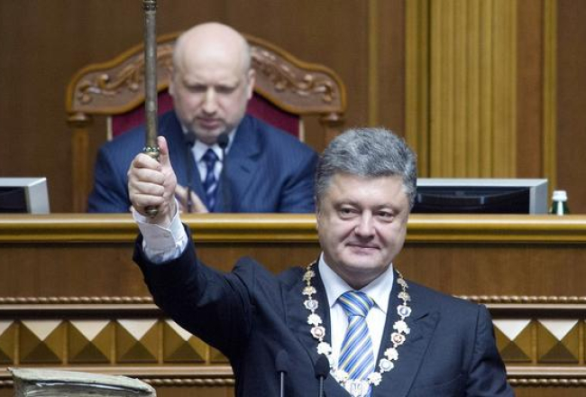 Petro Porošenko nodod prezidenta zvērestu Ukrainas parlamentā. Foto: AFP/LETA