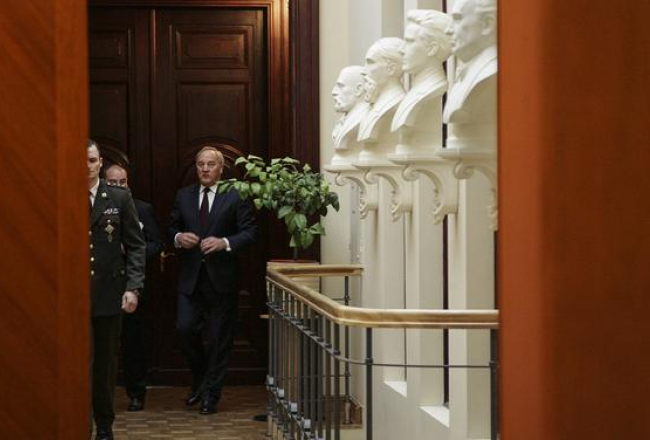 Valsts prezidents Andris Bērziņš valdības veidošanas sarunās. Foto: Emīls Desjatņikovs, F64