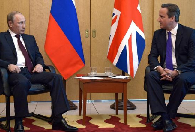 Krievijas prezidents Vladimirs Putins tiekas ar britu premjerministru Deividu Kameronu. Foto: EPA/LETA