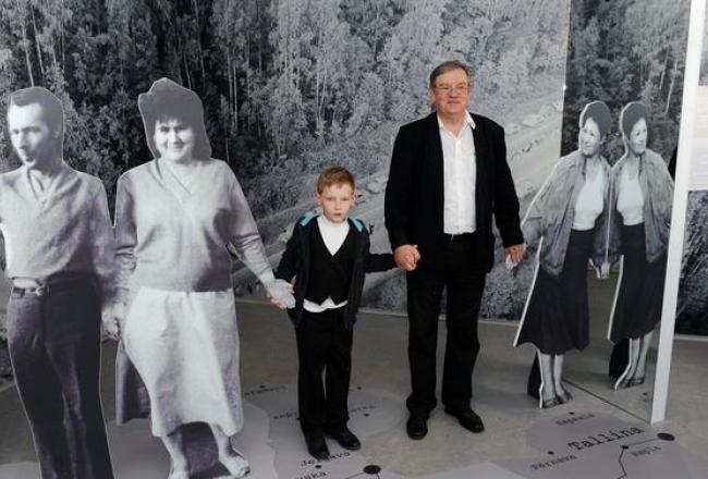 Latvijas Tautas frontes priekšsēdētājs (1990–1992), 11.Saeimas deputāts Romualds Ražuks Latvijas Tautas frontes muzejā, kura ekspozīcijas daļa arī veltīta "Baltijas ceļam". Foto: Ieva Lūka, LETA