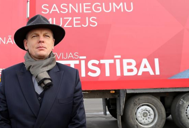Partijas "Latvijas attīstībai" valdes priekšsēdētājs Einars Repše šopavasar Eiropas Parlamenta deputātu kandidātu saraksta priekšvēlēšanu kampaņas atklāšanas pasākumā. Foto: Evija Trifanova, LETA