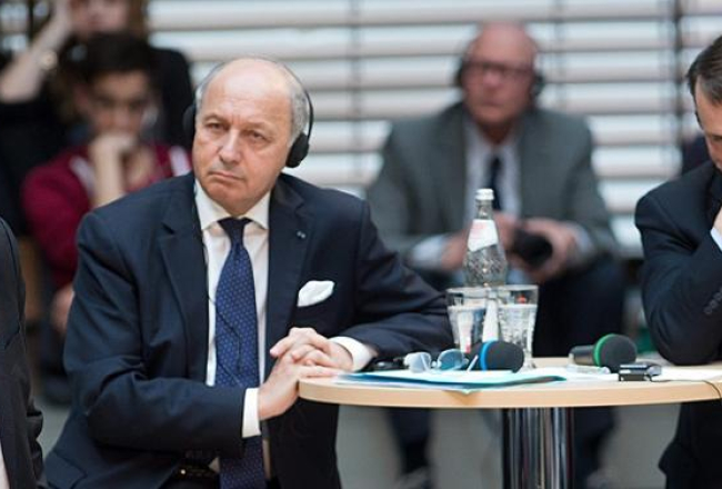 Vācijas ārlietu ministrs Franks Valters Šteinmeiers (no kreisās), Francijas ministrs Lorāns Fabiuss un Polijas ministrs Radoslavs Sikorskis diskusijā ar Berlīnes studentiem 'Which Voice for Europe?'. Foto: EPA/LETA