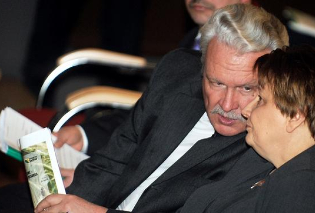 Zemkopības ministrs Jānis Dūklavs (ZZS) un Ministru prezidente Laimdota Straujuma. Foto: Ieva Lūka, LETA