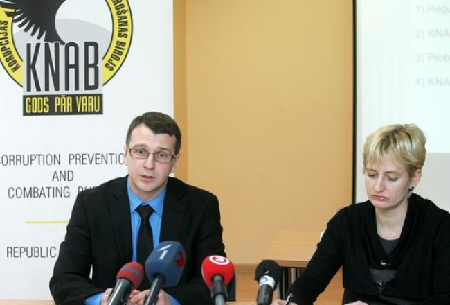 KNAB vadītāji Jaroslavs Streļčenoks (no kreisās) un Juta Strīķe. Foto: Lita Krone, LETA