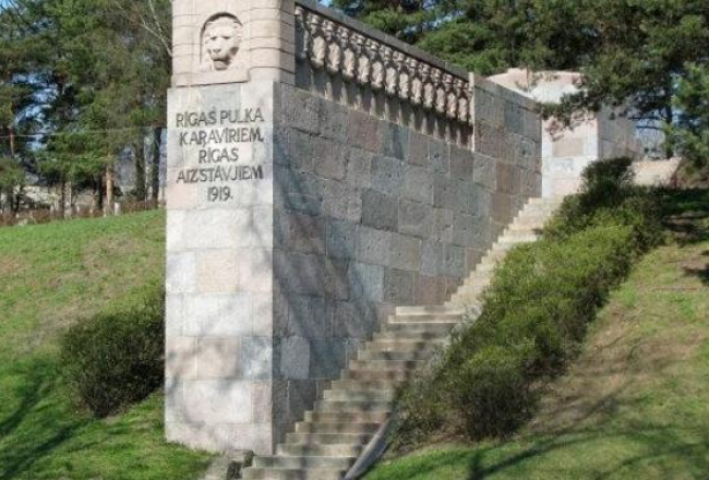 Sudrabkalniņš Rīgā, Pārdaugavā, pašā Imantas viducī. Foto no interneta