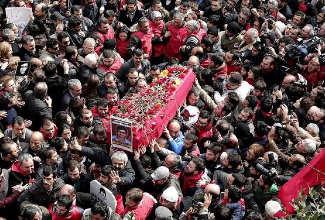 15 gadus vecā pusaudža Berkina Elvana bērēs. Foto: EPA/LETA