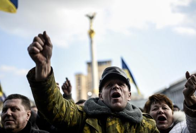 Ukrainas protestētāji piepras Izdot Janukoviču. Foto: AFP/LETA