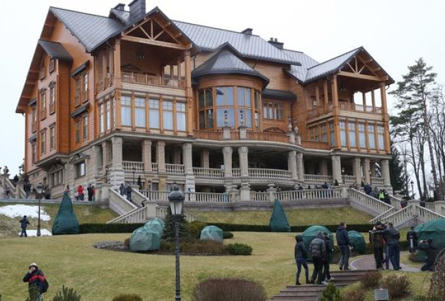 Bijušā prezidenta Viktora Janukoviča villa Mežgorjē pie Kijevas. Fot: ITAR-TASS/LETA