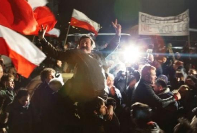 Kadrs no Andžeja Vajdas biogrāfiskās drāmas "Valensa. Cerību cilvēks". Publicitātes foto