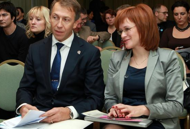 Reformu partijas biedri Jānis Vilnītis un Saeimas deputāte Zanda Kalniņa-Lukaševica piedalās Reformu partijas domes sēdē, kurā spriež par gatavošanos nākamgad gaidāmajām Eiropas Parlamenta un Saeimas vēlēšanām. Foto: Evija Trifanova, LETA