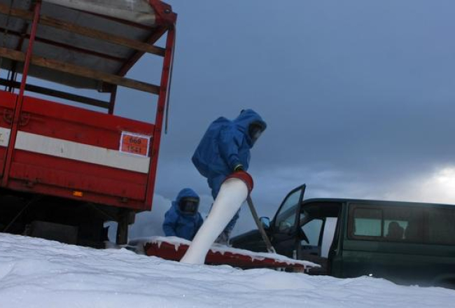 Ugunsdzēsēji mācībās. Foto: Edijs Pālens, LETA