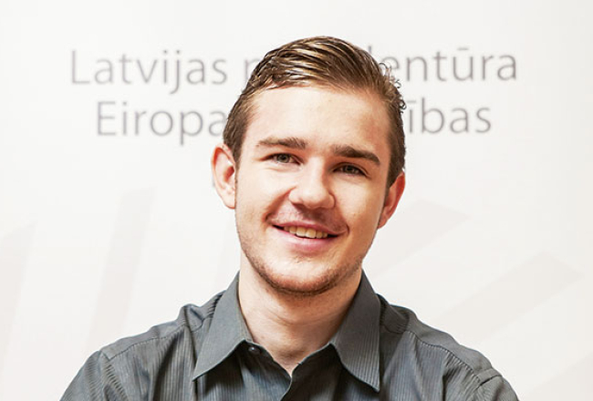 Austrālijas latvietis Andrejs Jaudzems ir sajūsmā par to, ka strādā Latvijas prezidentūras Eiropas Savienības Padomes sekretariātā. Un tik tuvu Brīvības piemineklim!