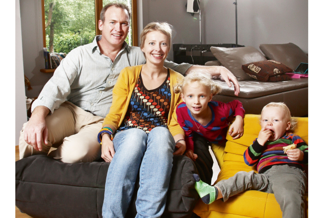 Ieva ar vīru Brinu un bērniem Selmu un Lūkasu.