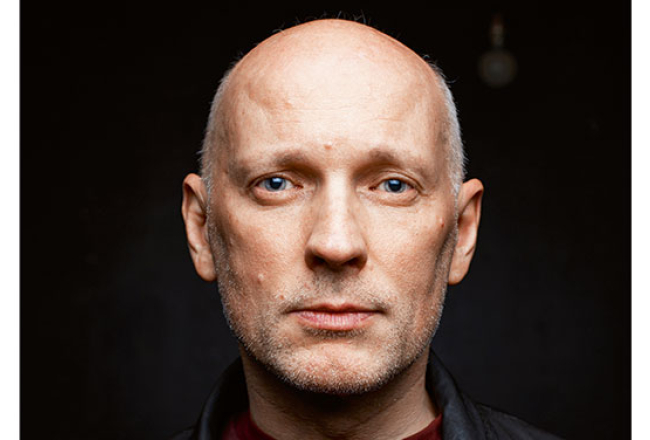 Alvis Hermanis: «Kad ārlietu ministrs Rinkēvičs sāka visu to spēlīti ar sarakstiem, viņš izdarīja ļoti gudru soli — vienā brīdī vienkārši aizbāza mutes visiem Krievijas kultūras darbiniekiem, kuriem būtu kāda vēlēšanās piedalīties propagandā. Jo, protams, viņiem visiem gribas uz Eiropu. (..) Es domāju, pienāks brīdis, kad krievu kultūras ļaudis Rinkēvičam pateiks paldies.»