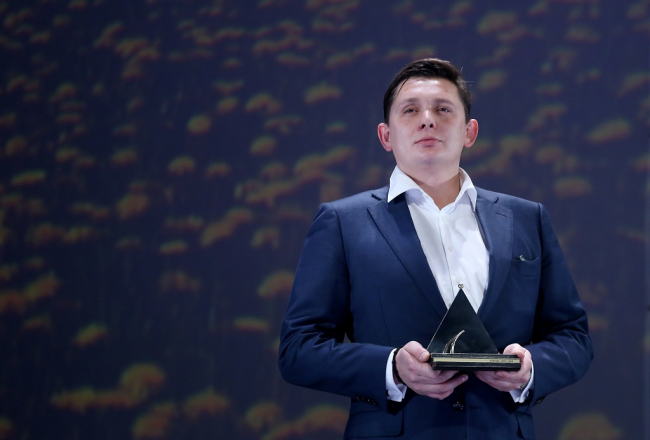 Saeimas deputāts Arturs Kaimiņš piedalās "Spēlmaņu nakts" laureātu apbalvošanas ceremonijā Dailes teātrī. Foto: Evija Trifanova, LETA