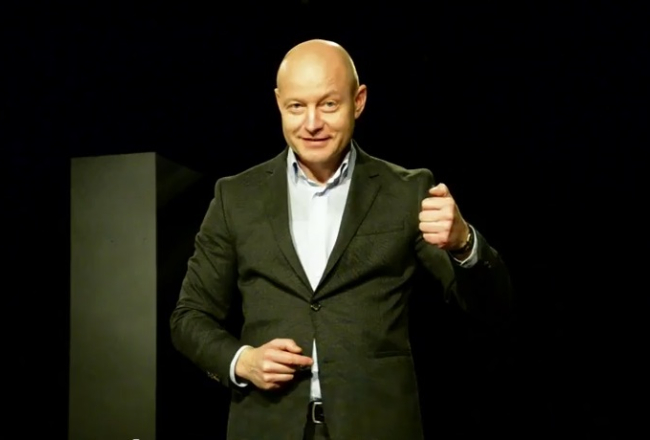 Aktieris Ģirts Ķesteris.