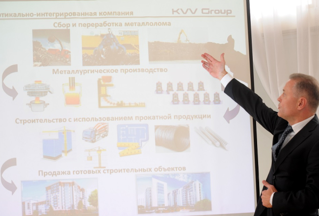 Ukrainas uzņēmuma "KVV Group" īpašnieks Valērijs Krištals piedalās preses konferencē, kurā informē par plāniem saistībā ar maksātnespējīgā uzņēmuma a/s "Liepājas metalurgs" iegādi un darbības atjaunošanu. Foto: Edijs Pālens, LETA